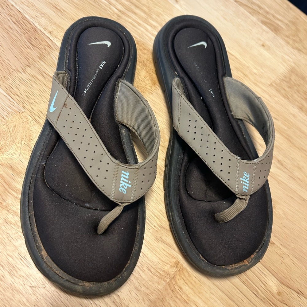 Nike Brown and Black Women's Thong Sandals